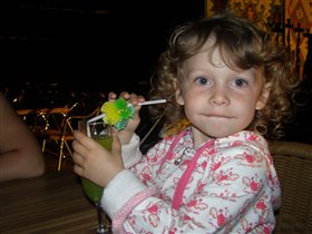 попиваем безалкогольный коктель)))