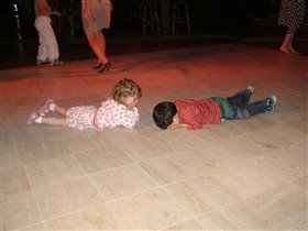 секретничают