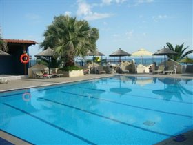 бассейн в отеле Сусурас