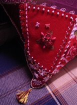 Красная подушка 4