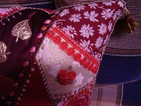 Красная подушка 3