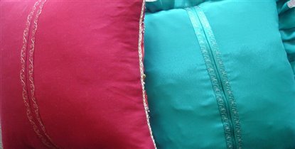 Бирюзовая и красная подушки 2