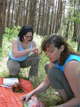 Надя(Дианочкина мама) с шашлыками