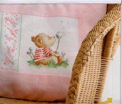 медвежонок  с  одуванчиком