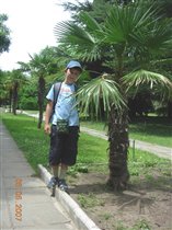 Дима и пальма - в парке в Партените