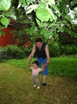 С бабушкой: учусь ходить