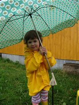 Выходим как-то, ветер сильный, а Аня держиться за зонтик и кричит ... чуть не улетела. Вот откуда берутся Мери Попинсы -)))