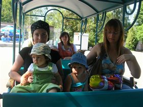 Владуся (Таня) с Владочкой и Нэко (Наташа) с Танечкой. Путешествие на поезде