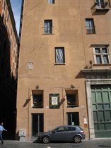 Некоторым 'жилым домишкам' в городе Риме 500 и более лет...