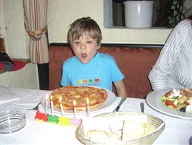 Филипке пять лет, празднуем у итальянцев :)