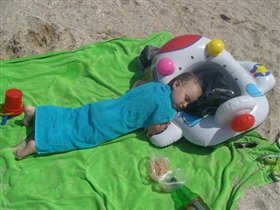 Кариша загорает