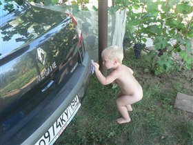 Доверил папа сыну - помыть свою машину!