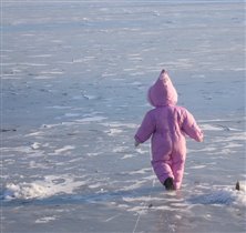 Убежать по льду от папы 