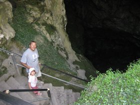 Спуск в пещеру Диктеон Андрон 