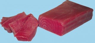 Салат из тунца под свекольной заправкой