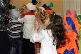 'О-хо-хо, о-хо-хо, вота наша елка'