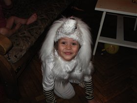 Надя-болонка, входит в роль