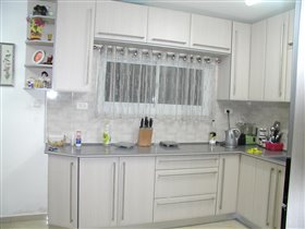 занавески на кухне тоже шила сама