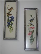 мои вышивки специально между кухней и столовой