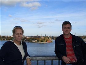 Вид на Стокгольм с моста. И мы с мужем.