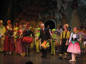 Автор балета Сурен Каренович Хачатурян в финале спектакля