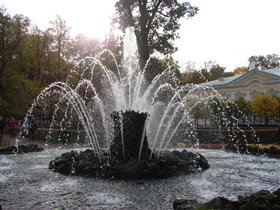 фонтан у дворца 'Монплезир'