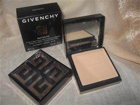 Компактная крем-пудра с матовым эффектом от Givenchy 01