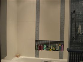 Ванная - ниша в стене для шампуней