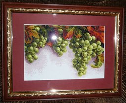 Грозди винограда Чаривна Мить