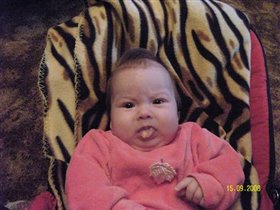 Первая ложка яблочка - такая кислая.