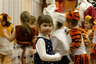 Анюта на утреннике у Нади