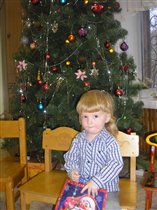 Ура, Дед Мороз подарок принес!