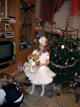 Фарфоровая куколка от Дедушки Мороза