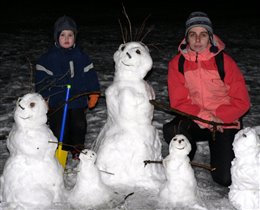 Семья снеговиков