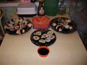 Я сделала роллы и суши :)
