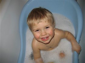 В пенной ванне я купаюсь - широко всем улыбаюсь!