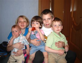 Кузьма с братьями и сестрами:)