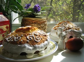 Наши куличи с миндалем, курагой и мандариновой цедрой:))