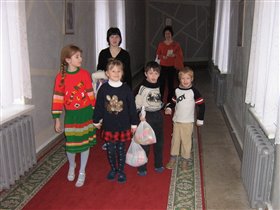 Я с 'выводком' - свои и племяшки