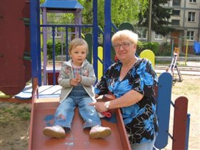 с бабушкой))