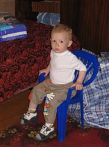 Сурьезный мужчина в деревне