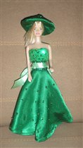 зеленое платье и шляпка:-)) 