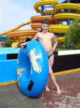 Илья в аквапарке
