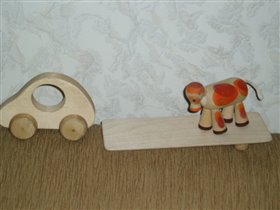 деревянные игрушки  машина и бычок 
