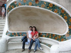 Скамейка в виде морской раковины.