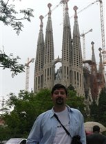 Собор Святого Семейства (Саграда Фамилия). Последняя работа Гауди. Ей он посвятил  40 лет своей жизни и успел возвести только Крипту и Фасад Рождества
