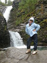 Шикарный водопад в Хибинах...