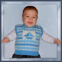 Жилетик из остатков пряжи. Саше 5 мес.