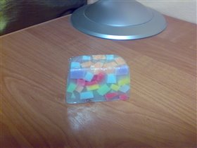 с разноцветными кусочками