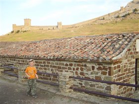 Судакская крепость старинная цистерна для воды